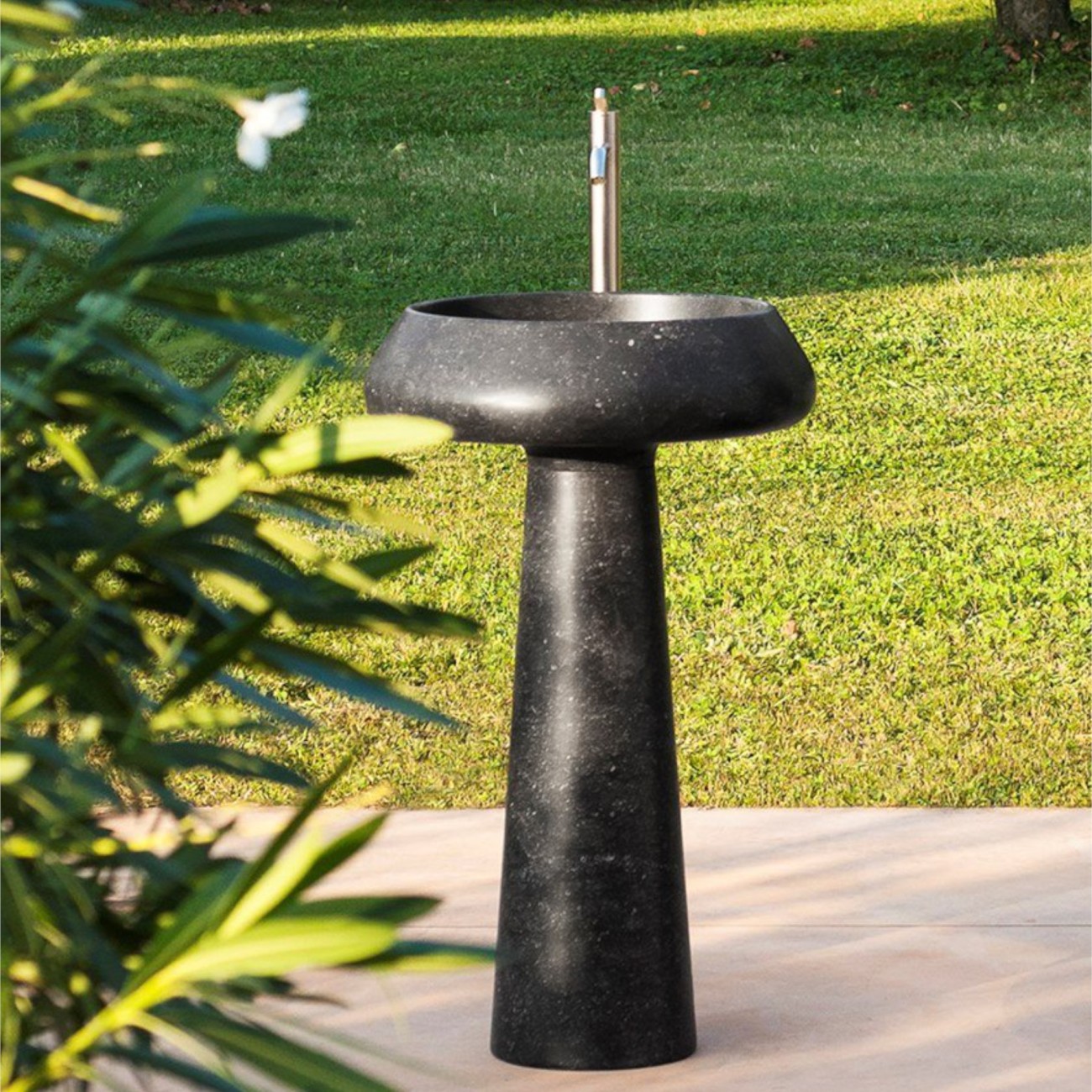 Bjhon 2 Outdoor column freestanding washbasin Agape